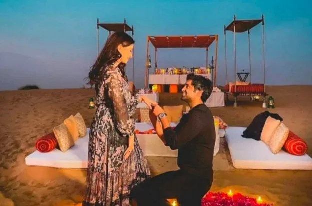 Couple in a proposal scene At Thar Desert near Jaisalmer